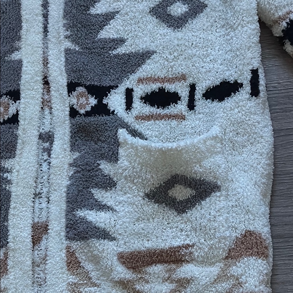 Cream and‎ Gray Geometric Cardigan Sweater - Picture 3 of 6